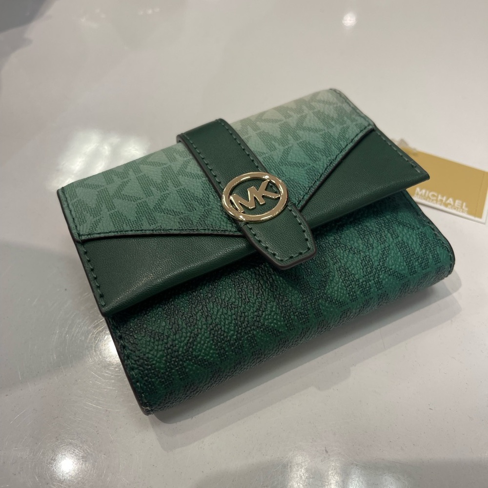 MICHAEL KORS Greenwich Medium Ombré Signature Logo Tri-Fold Wallet
Moss Multi
NW - Picture 11 of 16